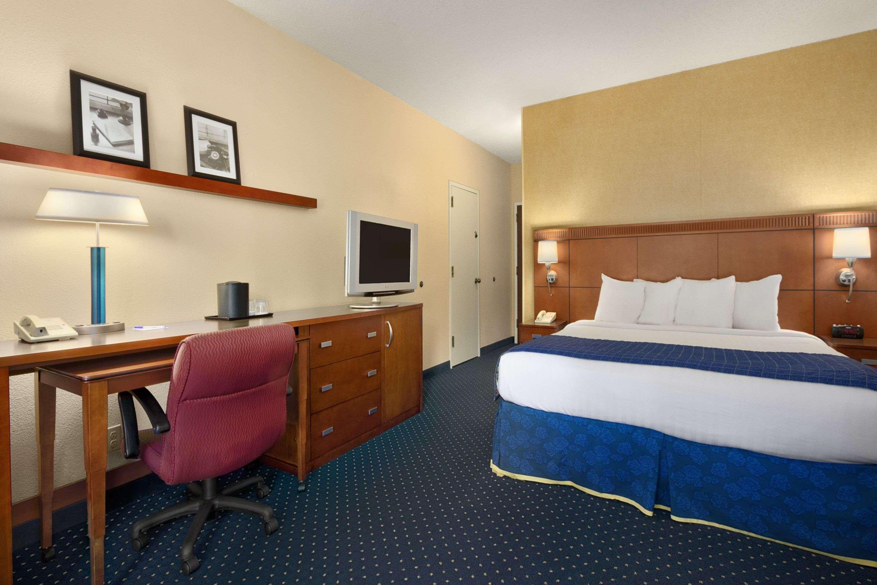 Baymont By Wyndham Columbia Northwest Hotell Exteriör bild