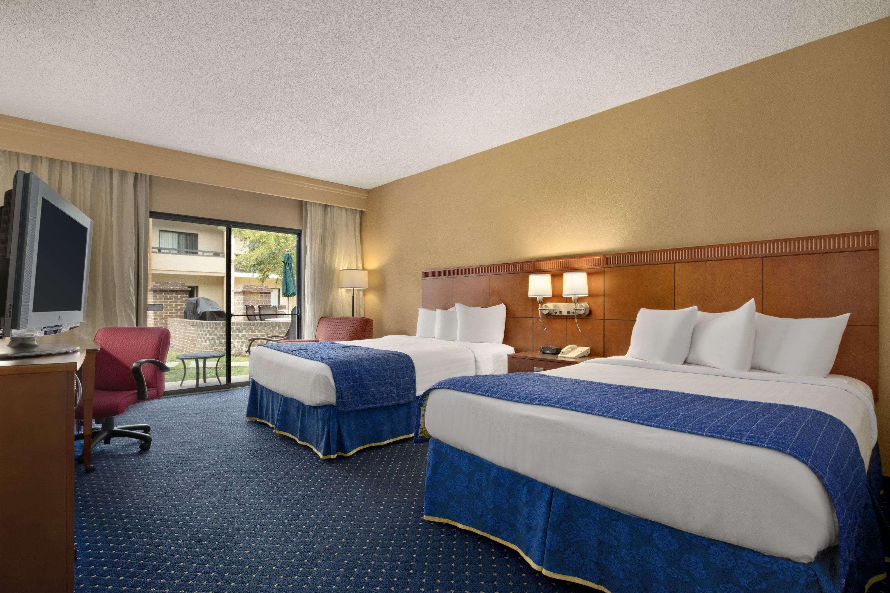 Baymont By Wyndham Columbia Northwest Hotell Exteriör bild
